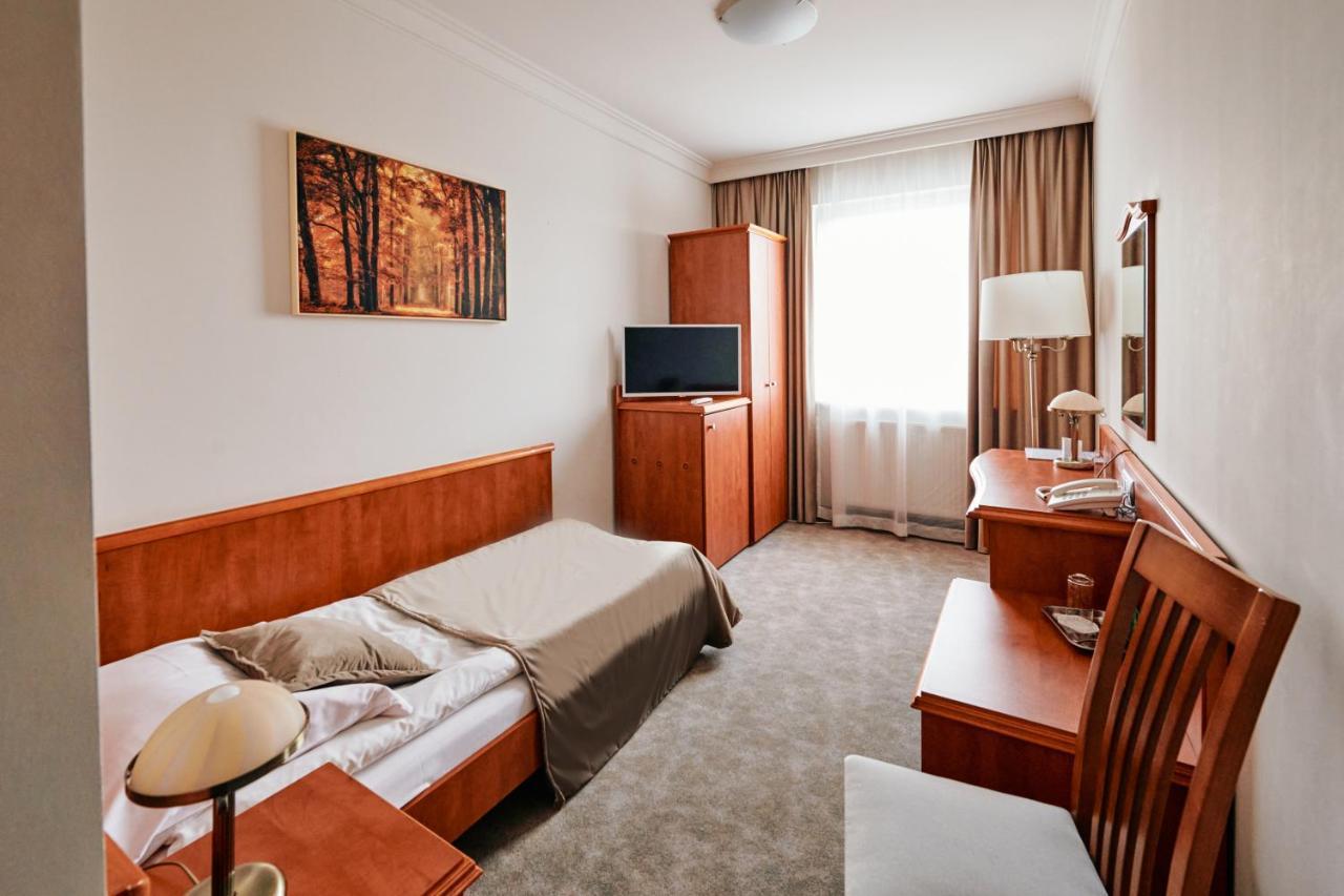 Bialy Dom Henlex Hotel Restauracja Πόζναν Εξωτερικό φωτογραφία