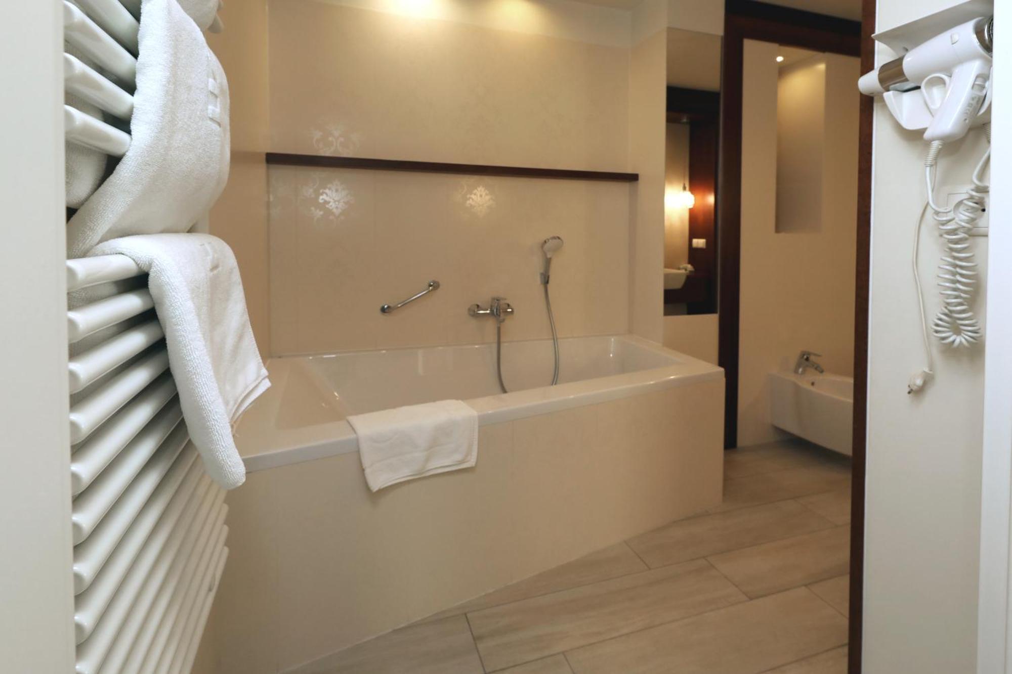 Bialy Dom Henlex Hotel Restauracja Πόζναν Εξωτερικό φωτογραφία